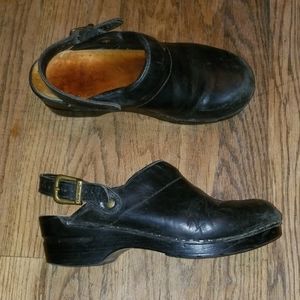 Women's 38  US 8 Dansko Sanita clogs black
